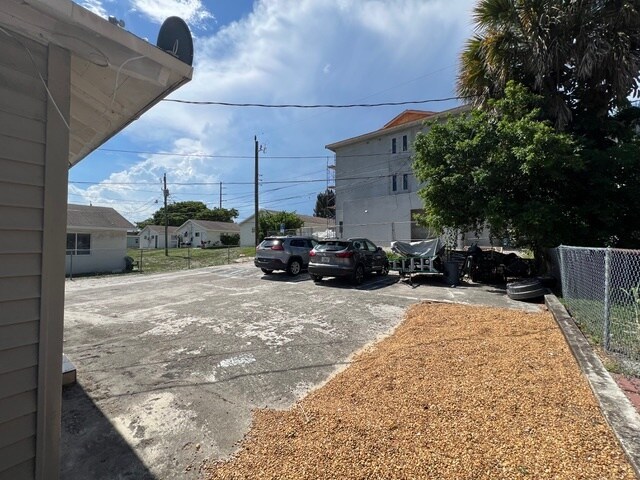 More Photos Of 1331 Longwood St, West Palm Beach Apartments For Sale
