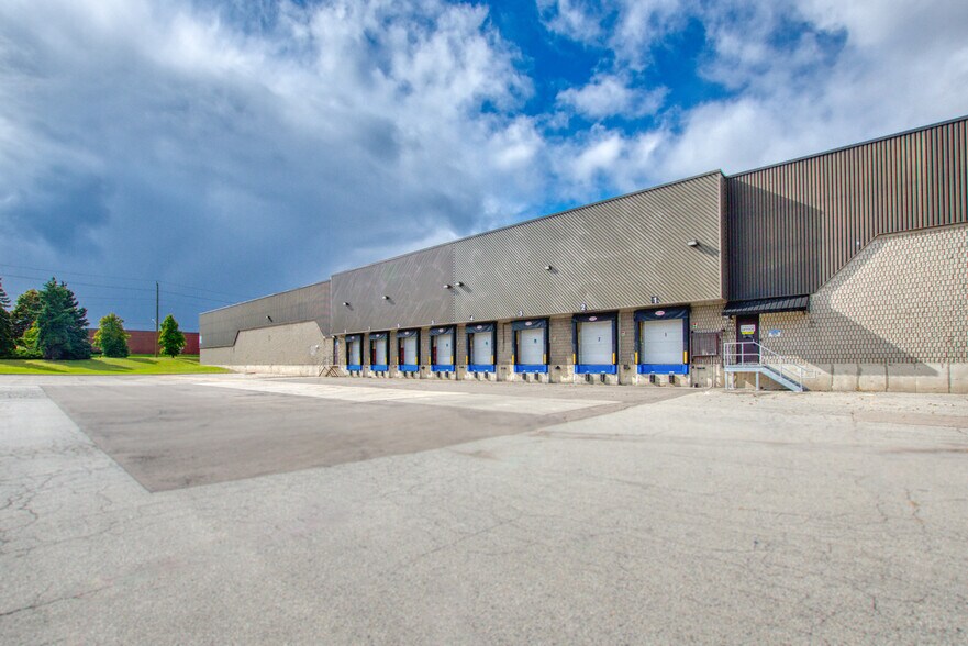 More Photos Of 2 Colony Ct, Brampton Warehouse For Lease