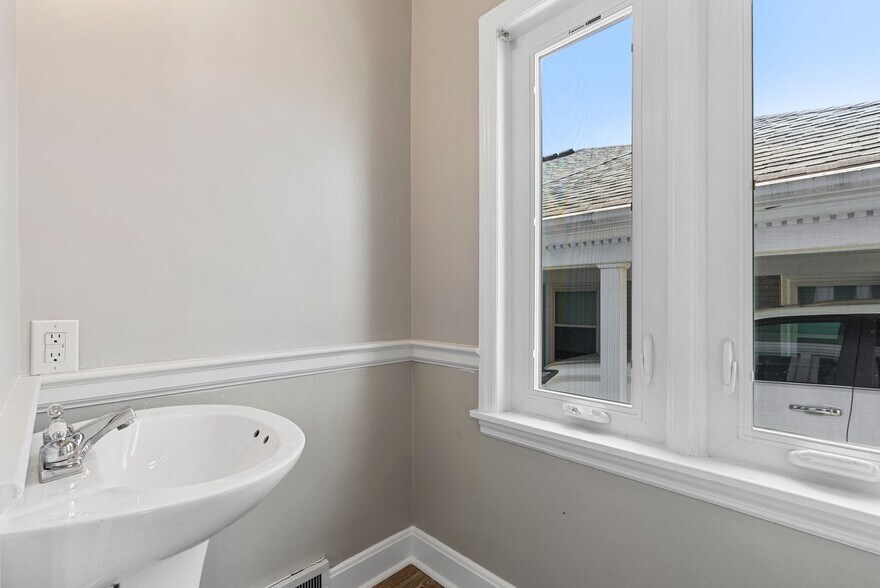 More Photos Of 454 Big Hill Ave, Richmond Office For Sale