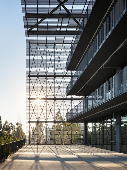 More Photos Of 5533 Waters Edge Way, Playa Vista Office For Lease