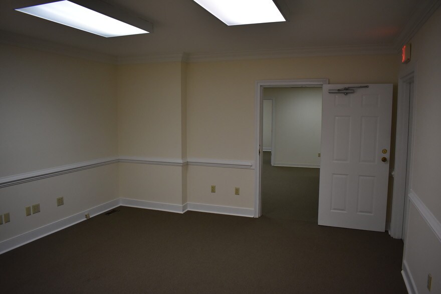 More Photos Of 611 N Courthouse Rd, Richmond Office For Lease