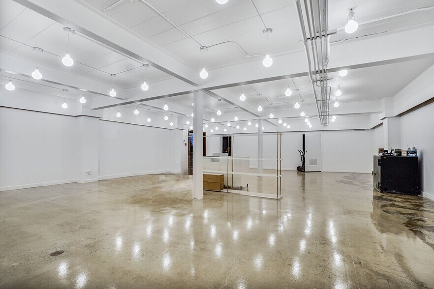 More Photos Of 7887-7889 Boul Saint-Laurent, Montréal Office For Lease