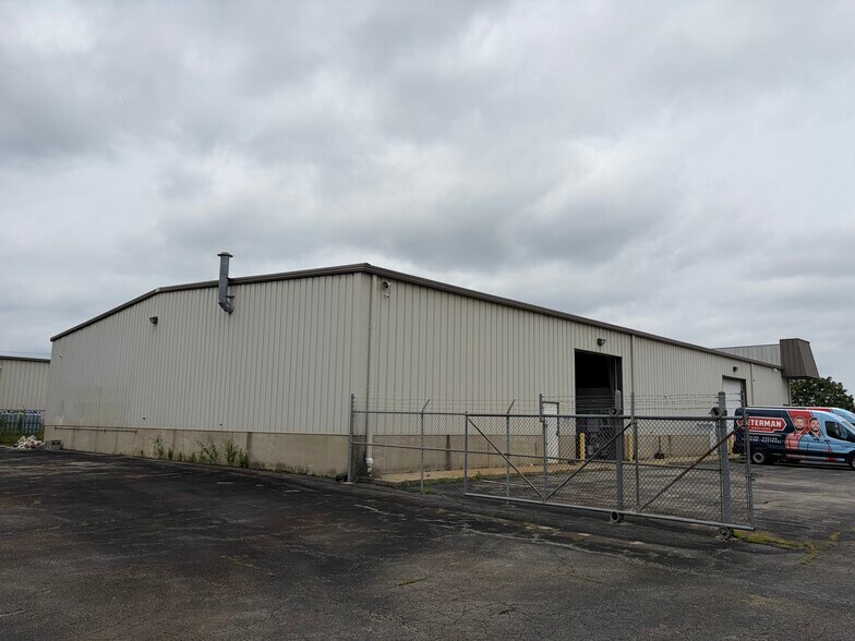 More Photos Of 3413 Rascal Dr, Lafayette Warehouse For Lease