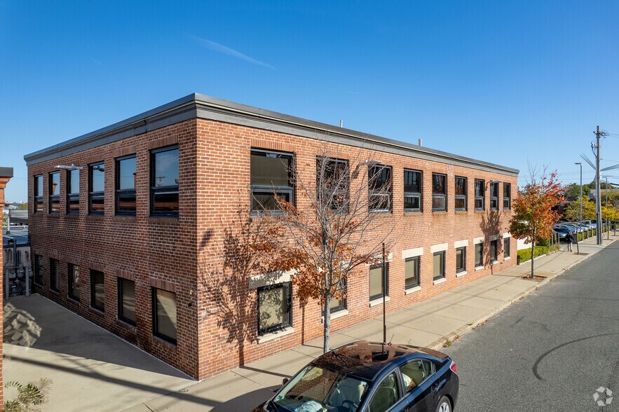 More Photos Of 717 Allens Ave, Providence Medical For Lease
