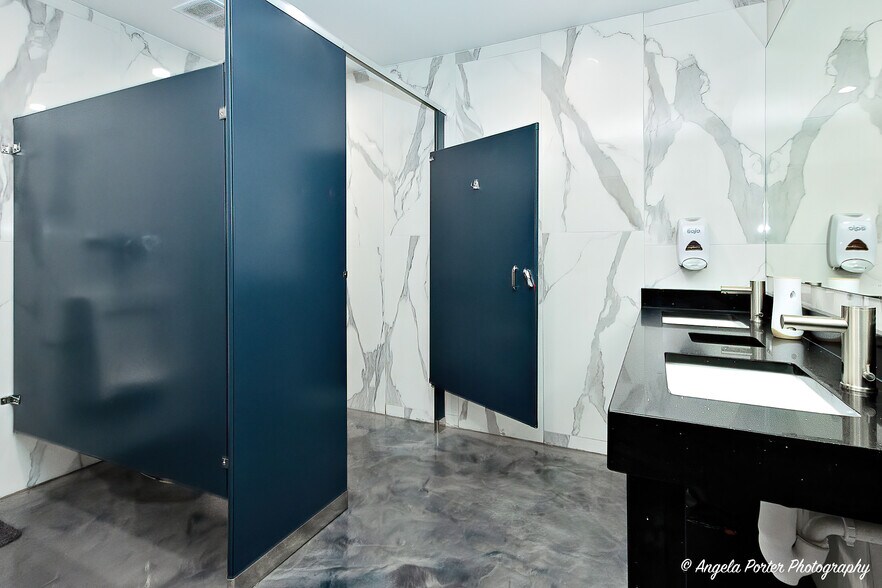 More Photos Of 1440 Grand Ave, Lindenhurst Restaurant For Sale