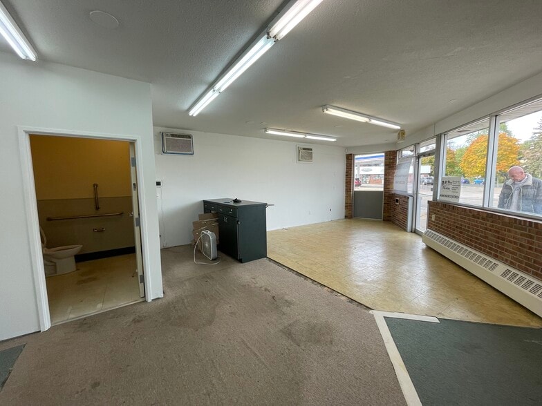 More Photos Of 668-670 W 7th St W, Saint Paul Storefront Retail Residential For Lease