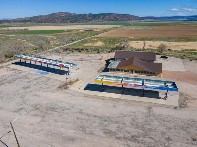 More Photos Of 225 N Highway 91, Summit Service For Lease