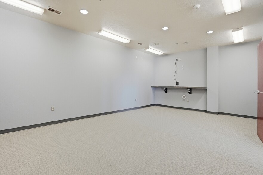 More Photos Of 1151 Industry Rd, Sturgis Manufacturing For Sale