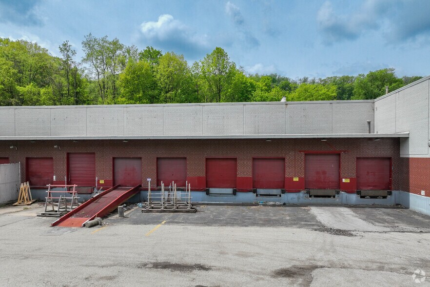 More Photos Of 1020-1060 Saw Mill Run Blvd W, Pittsburgh Warehouse For Lease