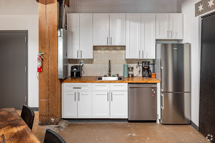 More Photos Of 1200 W 35th St, Chicago Coworking Space