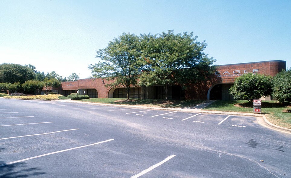 More Photos Of 4355 International Blvd, Norcross Light Distribution For Lease