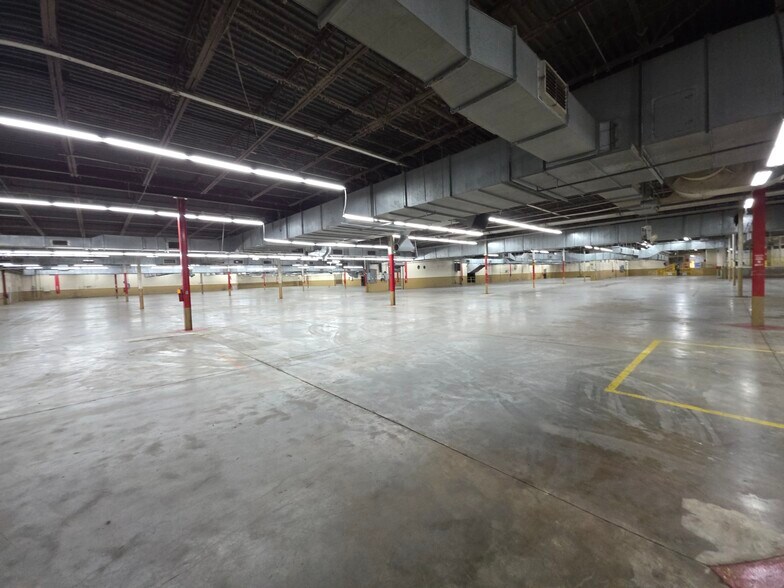 More Photos Of 600 S Railroad Ave, Kings Mountain Warehouse For Lease