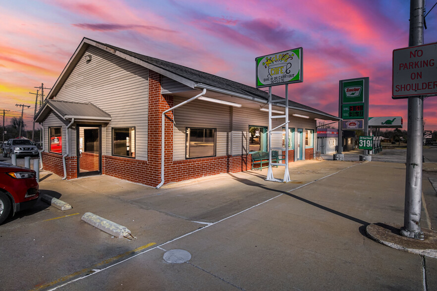 Primary Photo Of 411 E Broadway Ave, Mcloud Restaurant For Sale