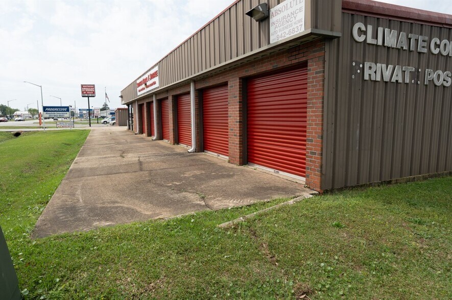 More Photos Of 721 N McKenzie St, Foley Self Storage For Sale
