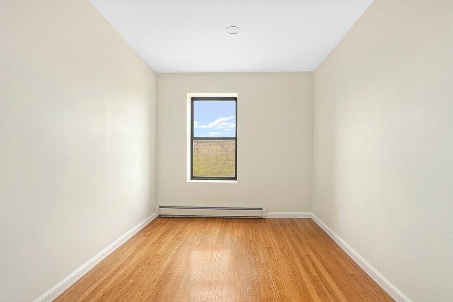 More Photos Of , Brooklyn General Retail For Sale