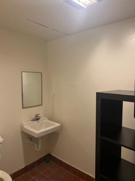 More Photos Of 2057-2061 N Los Robles Ave, Pasadena General Retail For Lease