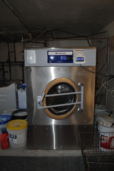 More Photos Of 930 6th St, Wells Hotel For Sale