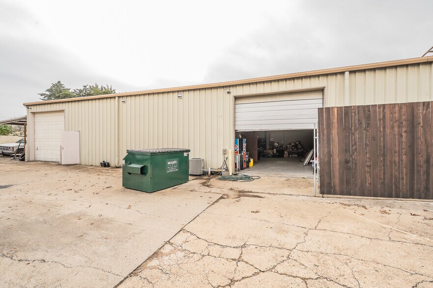 More Photos Of 424 S Bryan Belt Line Rd, Mesquite Flex For Sale