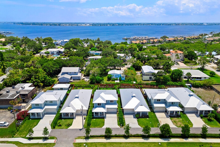 More Photos Of 1960 NE Dixie Hwy, Jensen Beach Apartments For Sale