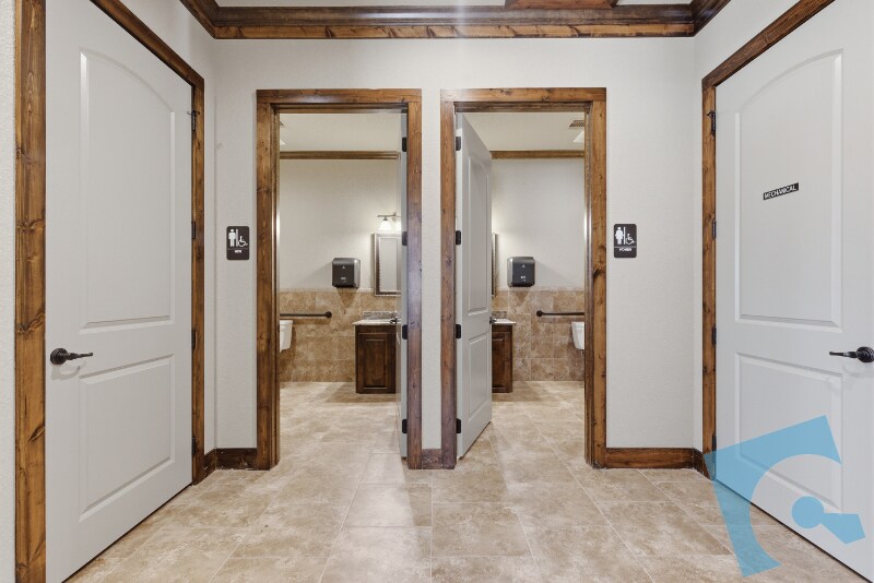 More Photos Of 9145 Belshire Dr, North Richland Hills Medical For Sale