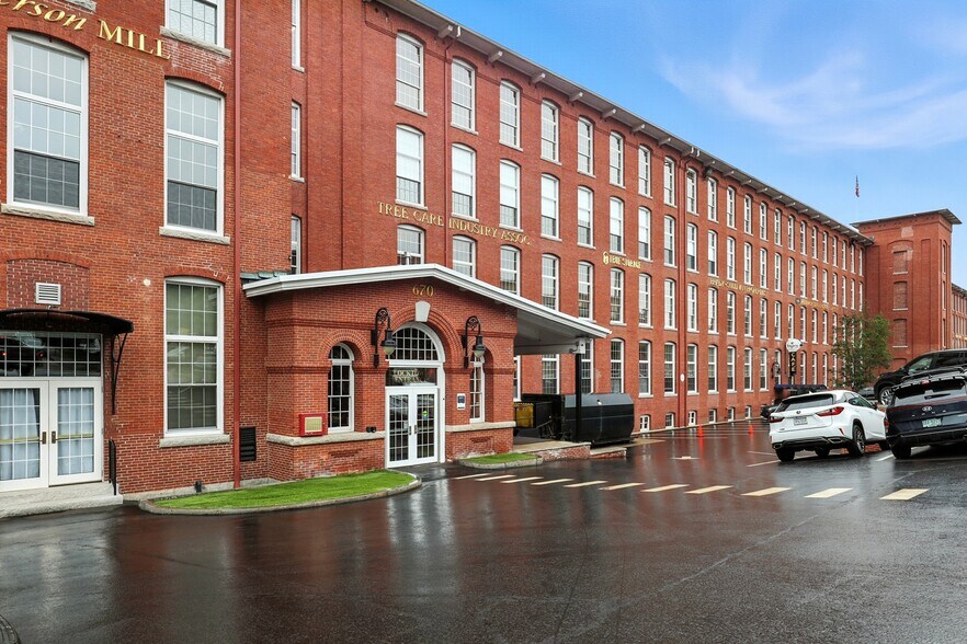 More Photos Of 670 N Commercial St, Manchester Apartments For Lease