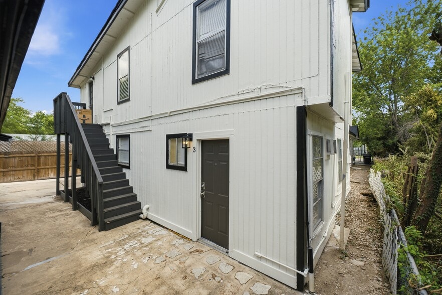 More Photos Of 827 W Rosewood Ave, San Antonio Apartments For Sale