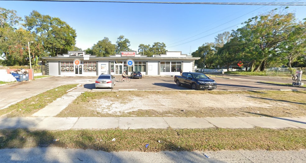 More Photos Of 3701 N. Central Ave, Tampa Restaurant For Lease