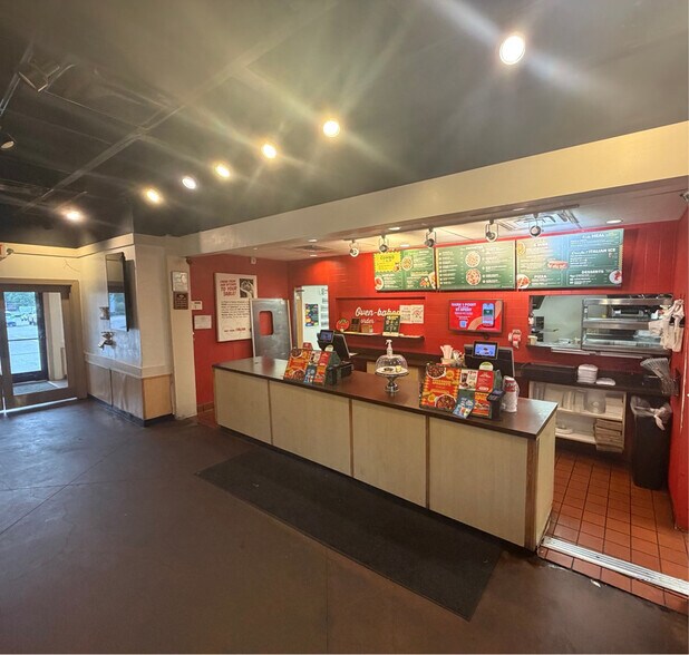 More Photos Of 4603 Vine St, Lincoln General Retail For Lease