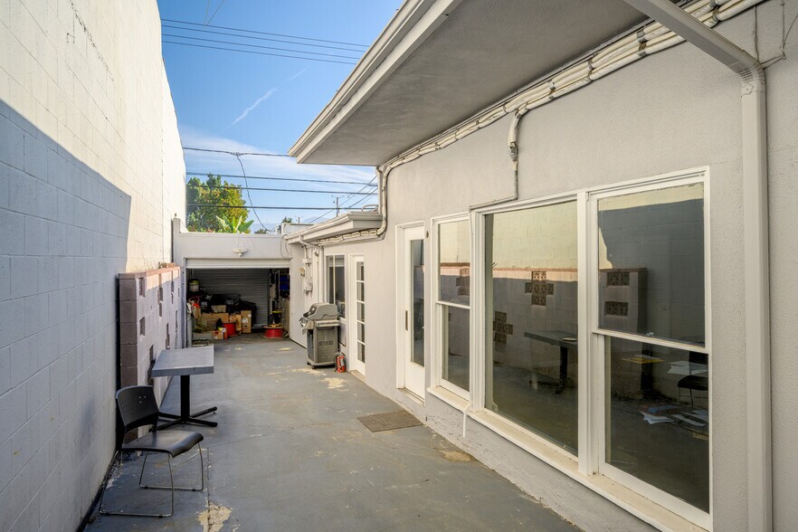 More Photos Of 2304-2306 Burbank blvd, Burbank Office Residential For Sale