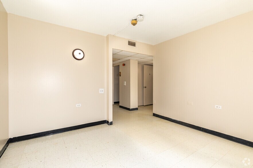 More Photos Of 489 W State St, Trenton Apartments For Lease