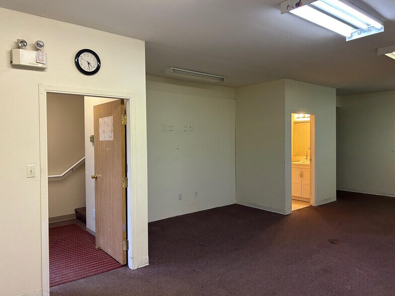 More Photos Of 8988 Fraserton Ct, Burnaby Warehouse For Sale