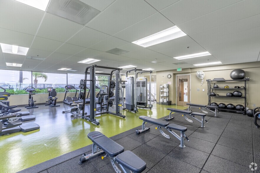 More Photos Of 10188 Telesis Ct, San Diego Unknown For Lease