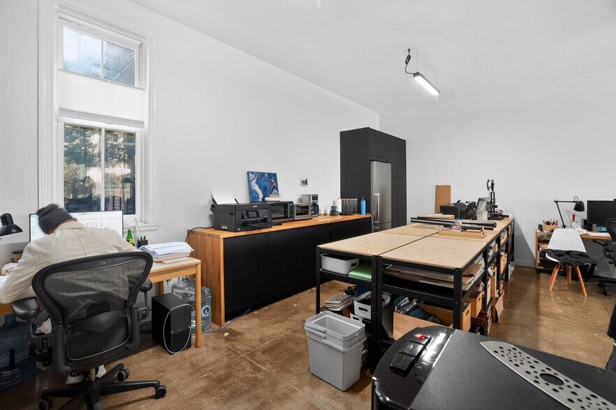 More Photos Of 2116 Locust St, Philadelphia Office For Lease
