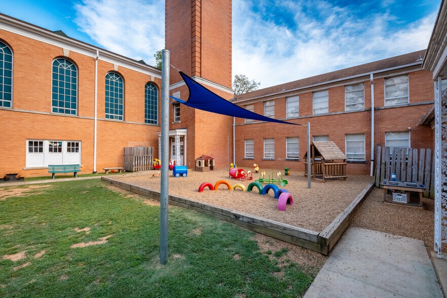 More Photos Of 4401 Woodlawn Dr, Little Rock Religious Facility For Sale