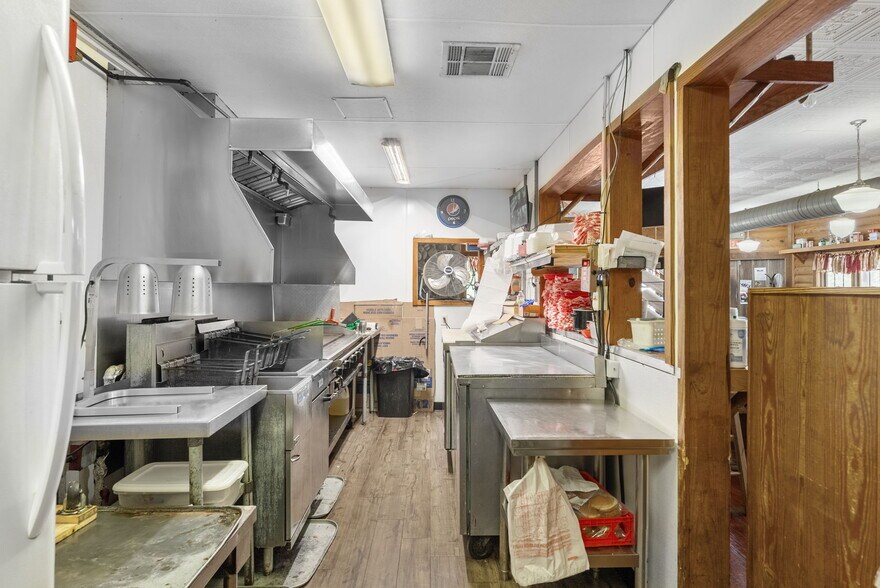 More Photos Of 1499 N Meridian Rd, Peck Restaurant For Sale