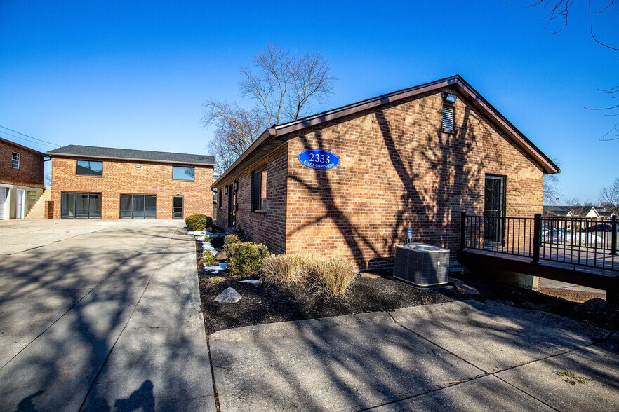 More Photos Of 2327 Anderson Rd, Crescent Springs Office For Lease