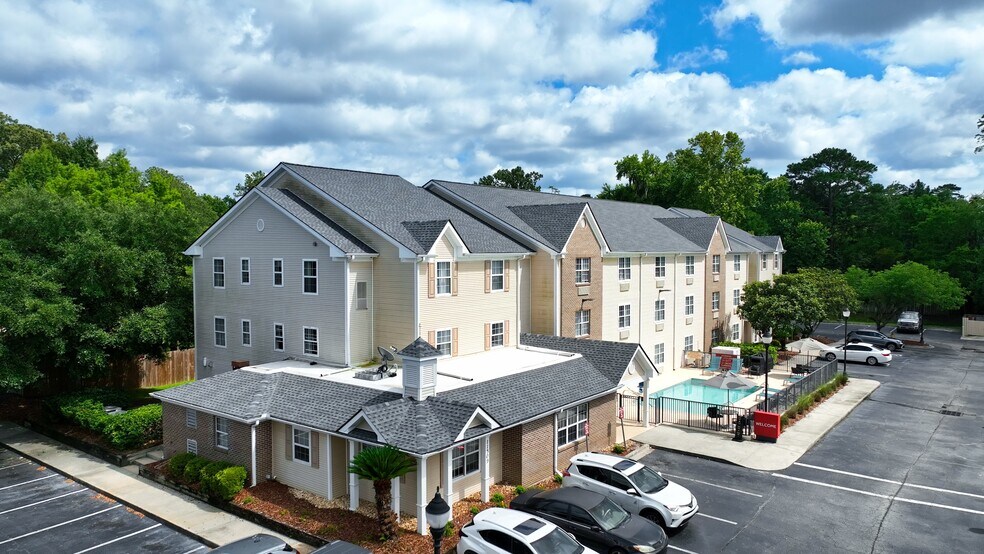 Primary Photo Of 11309 Abercorn St, Savannah Hotel For Sale