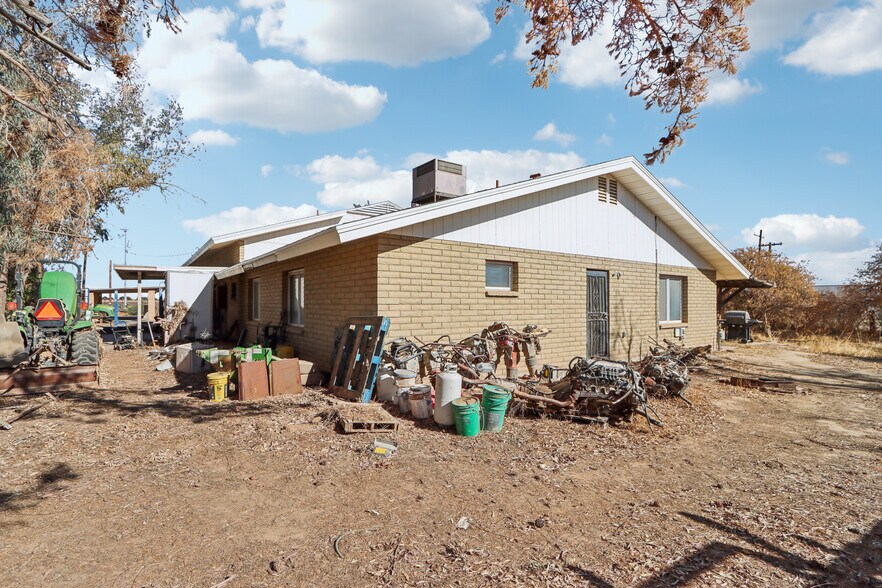 More Photos Of 15901 W Northern Ave, Litchfield Park General Retail For Sale