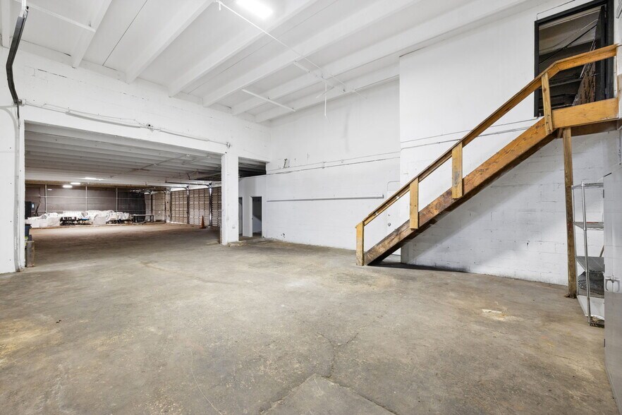 More Photos Of 4126 SW 47th Ave, Davie Service For Lease