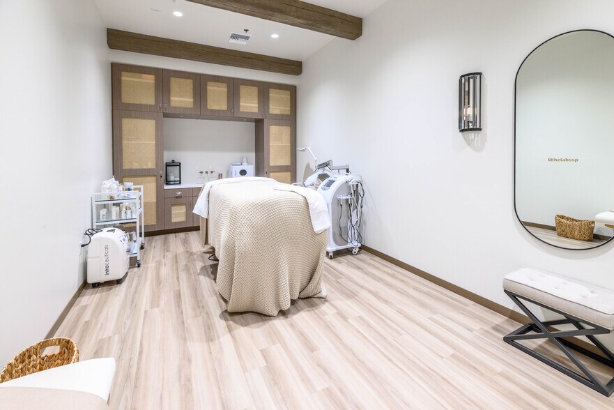 More Photos Of 5770 S Durango Dr, Las Vegas Medical For Sale