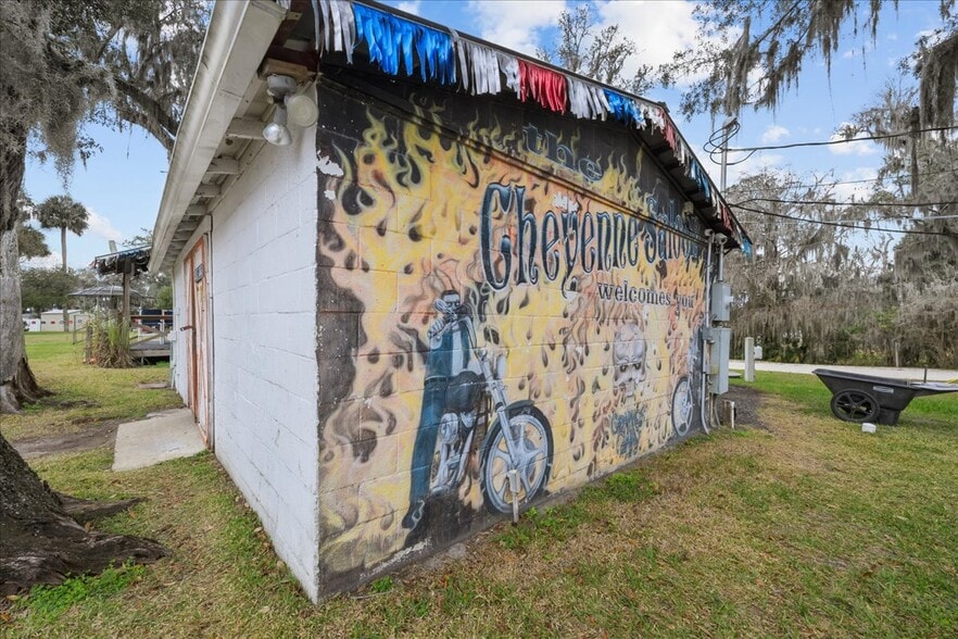 More Photos Of 337 S US Highway 17, East Palatka General Retail For Sale
