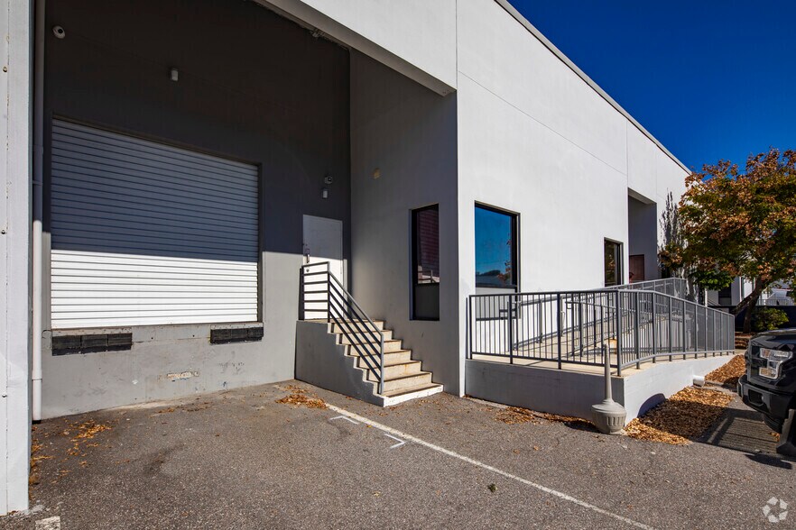 More Photos Of 5501-5519 Pioneer Park Blvd, Tampa Distribution For Lease