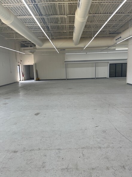 More Photos Of 207 Cambridge St, Burlington Warehouse For Lease