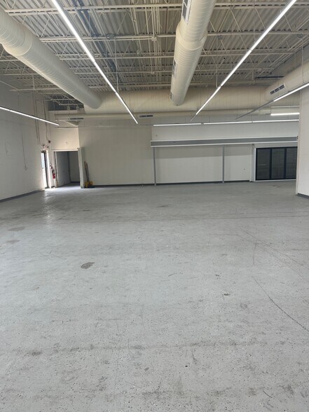 More Photos Of 207 Cambridge St, Burlington Warehouse For Lease