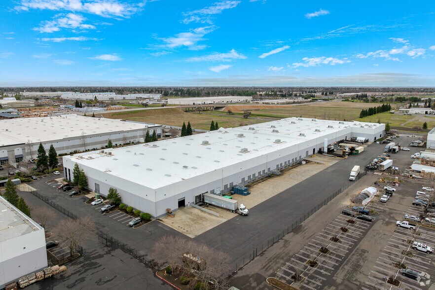 More Photos Of 8860 Industrial Ave, Roseville Distribution For Lease