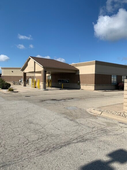 More Photos Of 2363 Holmgren Way, Green Bay Bank For Lease