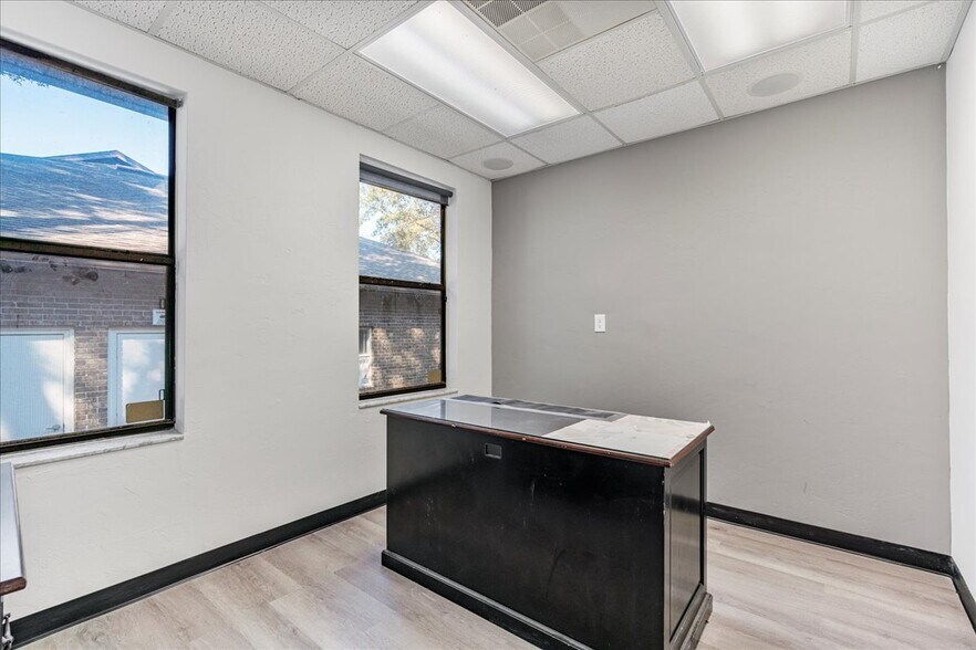 More Photos Of 7733 W Newberry Rd, Gainesville Office For Sale