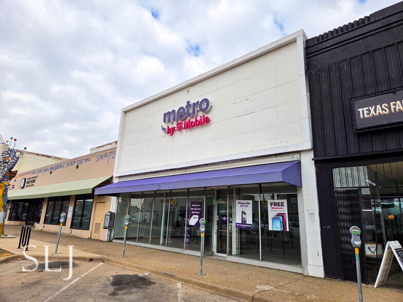 More Photos Of 221 W Jefferson Blvd, Dallas Storefront For Lease