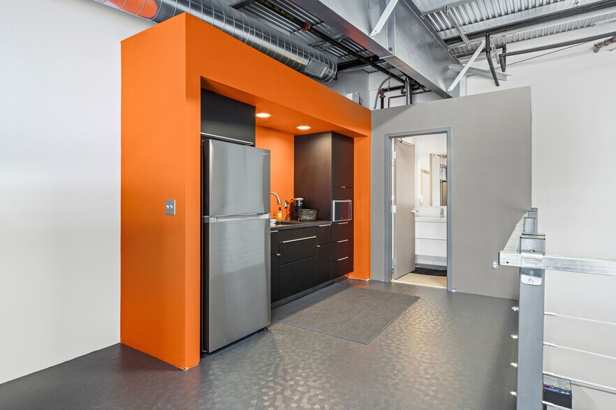 More Photos Of 123 Pit Ln, Pontiac Parking Garage For Sale
