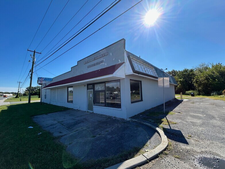 Primary Photo Of 7821 Old Beach Rd, Frederica Storefront For Lease